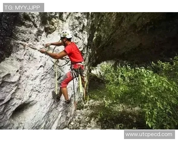 深圳攀岩队的进攻体系与攀岩战术的深度解析与实践探讨 深圳攀岩队的进攻体系与攀岩战术的深度解析与实践探讨